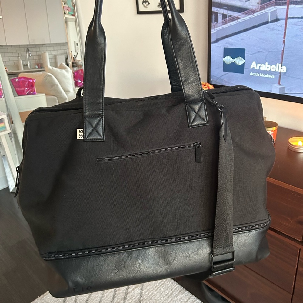 BÉIS WEEKENDER